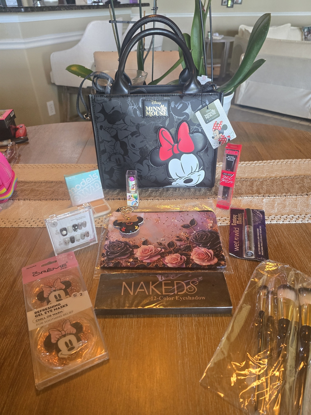 Disney Minnie Mouse Black Bag with Red Bow Accent & Beauty Bundle